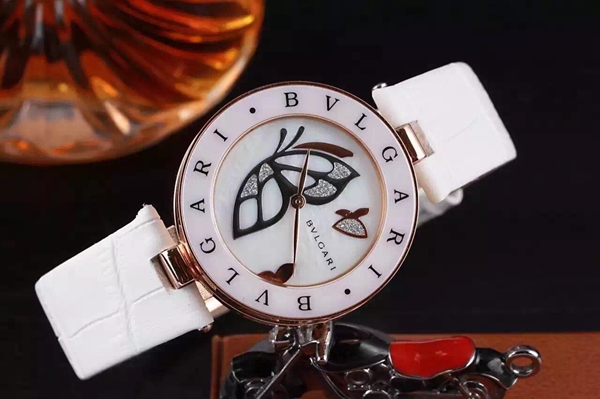 ブルガリ時計正面デザイン